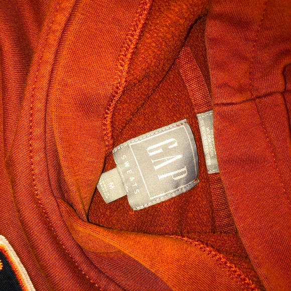 GAP SWEATER/HOODIE - Picture 3 of 3
